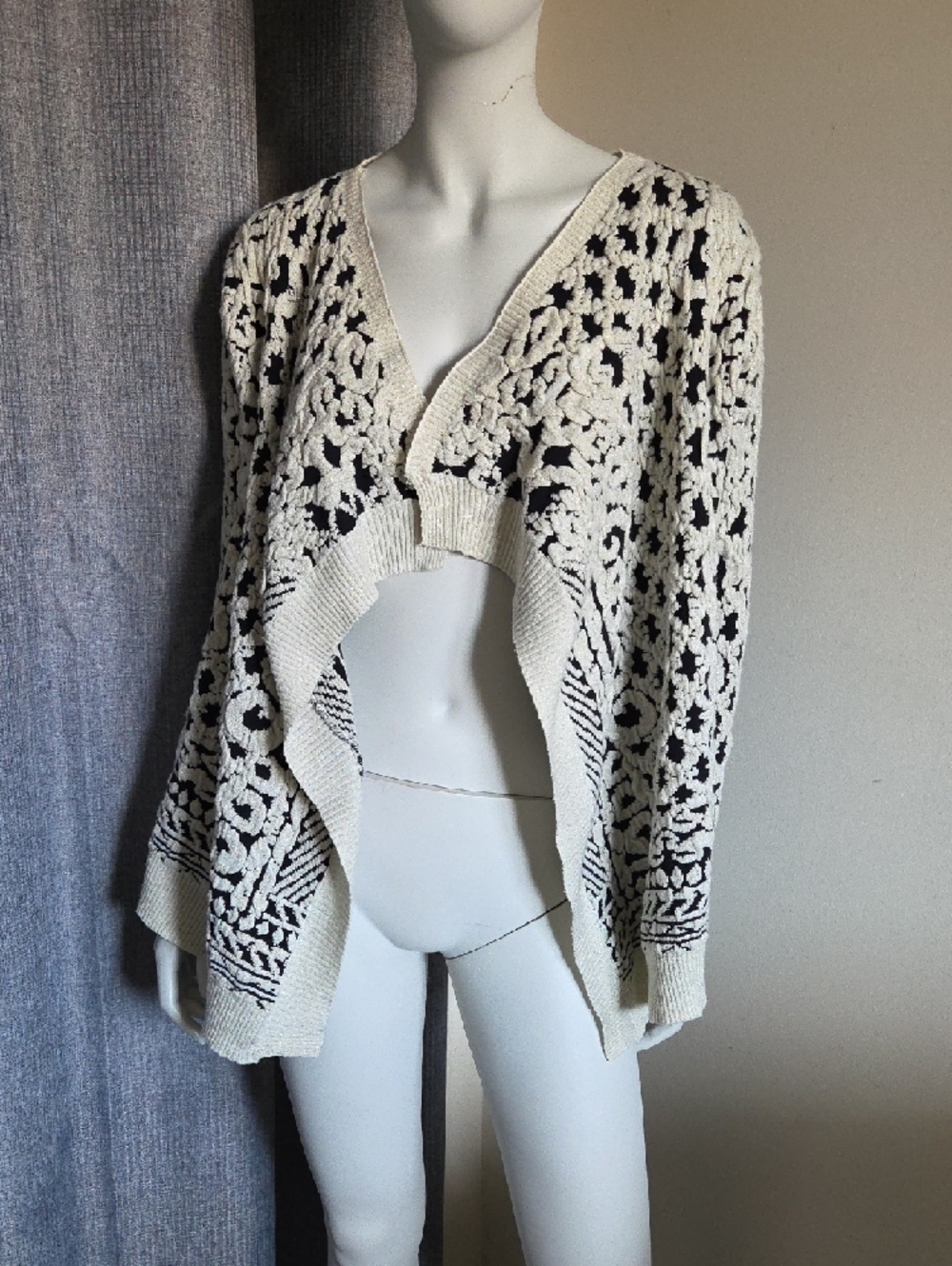 Beulah Style Cream and Black Patterned Knit Sweater w Gold Sparkles